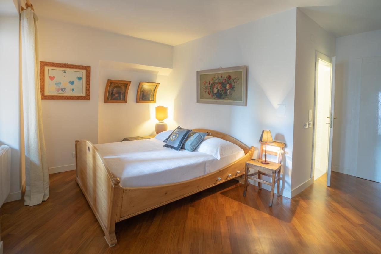 B&B S. Trinita 18 Suites & Rooms Trento Exteriör bild