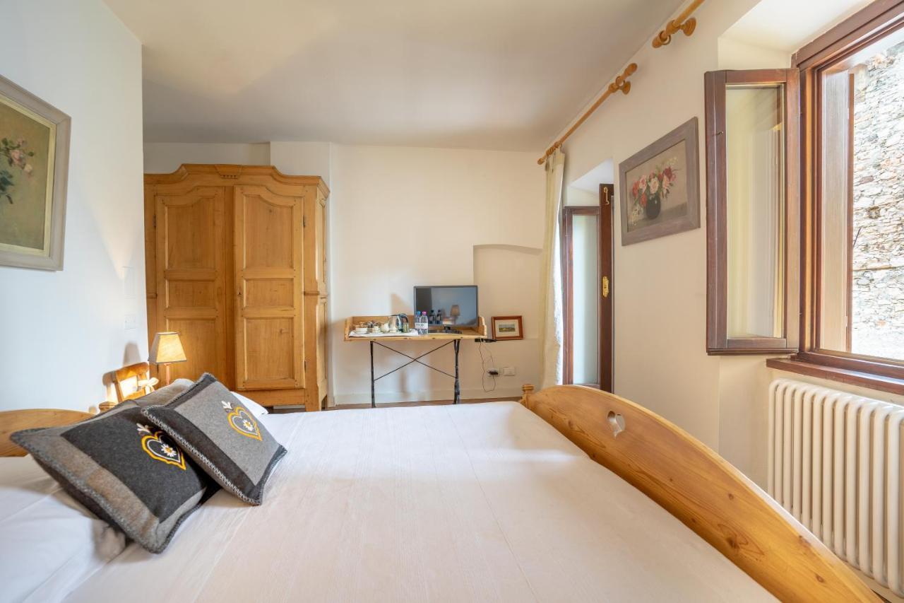 B&B S. Trinita 18 Suites & Rooms Trento Exteriör bild