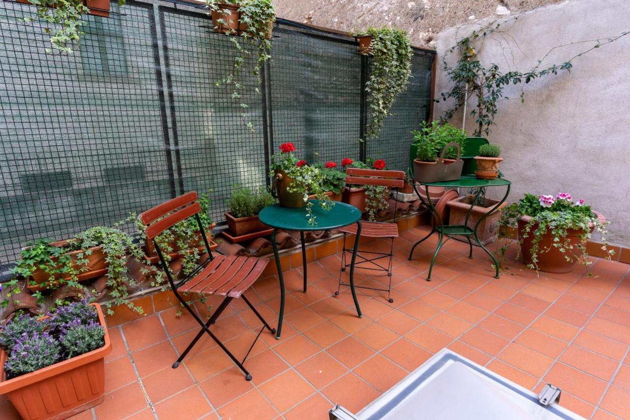 B&B S. Trinita 18 Suites & Rooms Trento Exteriör bild
